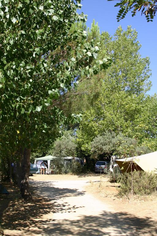 Camping Saint Lazare Aups Exterior foto