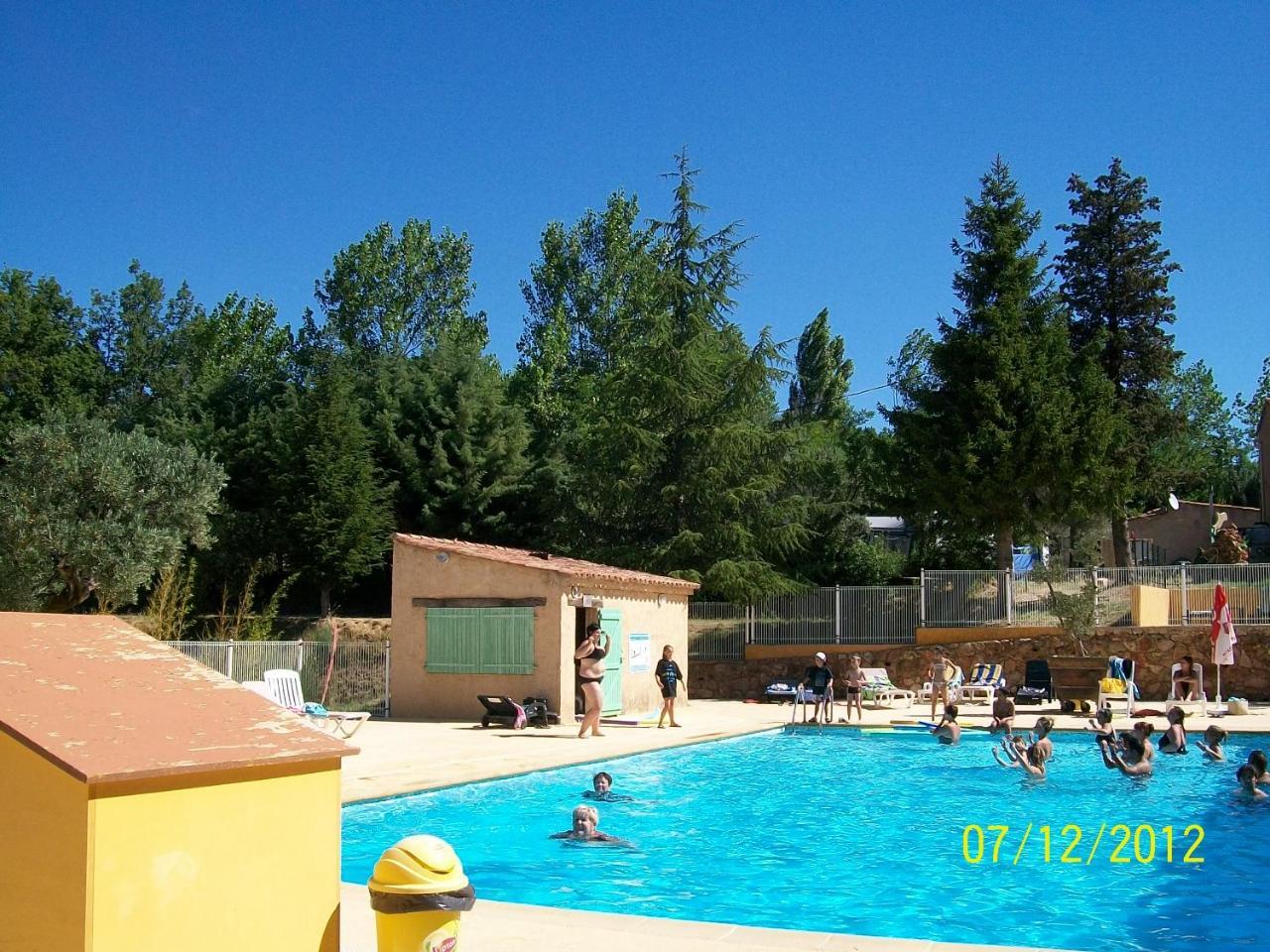 Camping Saint Lazare Aups Exterior foto